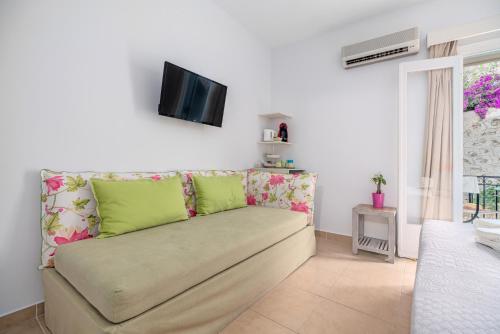 Gallery image of Arolithos in Spetses
