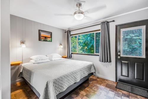 Ένα ή περισσότερα κρεβάτια σε δωμάτιο στο Mount Olympus Suite, Room 9 at Mount Walker Inn