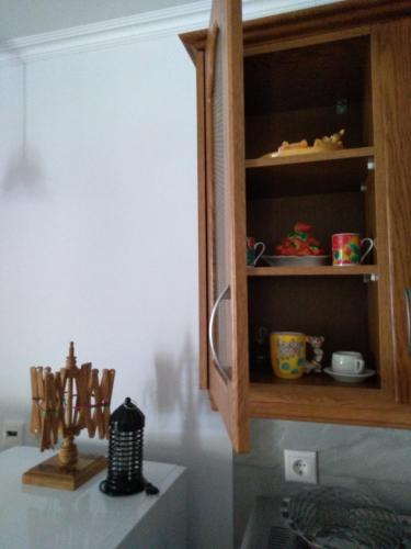 Dapur atau dapur kecil di Nostalgia Apartment A in Sami 50 metres from the sea