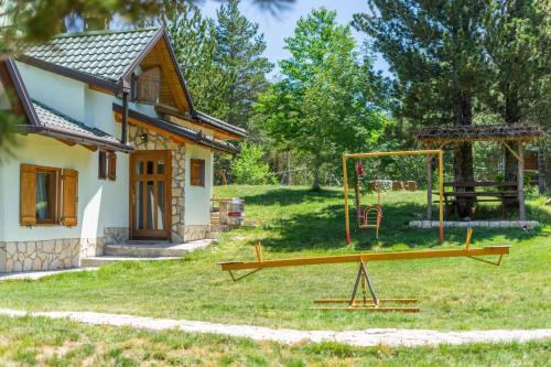 Ο χώρος παιχνιδιού για παιδιά στο Apartment Blidinje, Ranch Mikulic