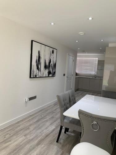 Φωτογραφία από το άλμπουμ του A G2 luxury home that sleeps up to 4 guests σε Basildon