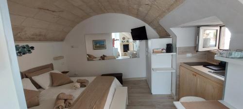 Cucina o angolo cottura di Monolocale Dimora Borgo Monte nel cuore di Otranto con garage