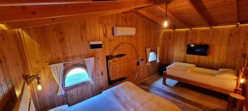 an overhead view of a room with a bed and a tv at Olympos Toprak evleri Earth houses in Kumluca