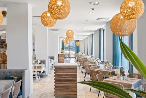 Nhà hàng/khu ăn uống khác tại HVD Nympha Hotel - Adults Only - Private Beach & Free Parking