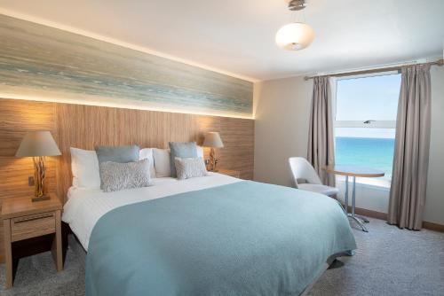Double or Twin Room with Sea View
