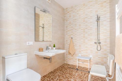 Et badeværelse på Villa Casa Feliz by Villa Plus