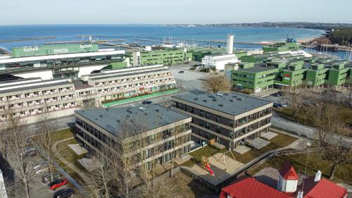 Nespecifikovaný výhled na destinaci Pirita nebo výhled na město při pohledu z apartmánu