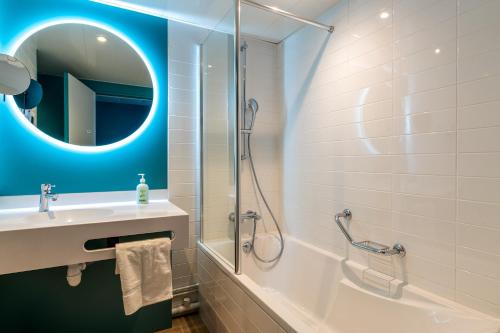 ห้องน้ำของ Holiday Inn Reims Centre by IHG