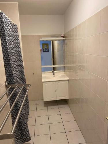 Ένα μπάνιο στο APPARTEMENT SPACIEUX