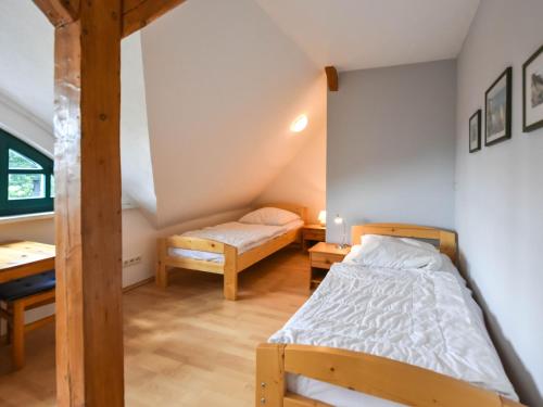 a bedroom with two beds in a attic at Ferienwohnung Lotti nur 200 Meter bis zum Wasser in Putbus