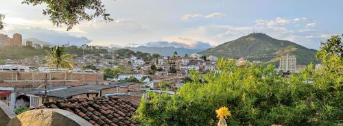 a view of a city with mountains in the background at Parrot House San Antonio in Cali