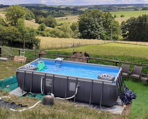 Bazén v ubytování B&B Die Alte Scheune nebo v jeho okolí