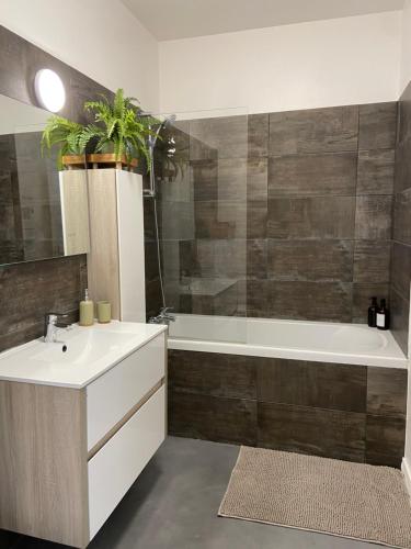 Photo de la galerie de l'établissement Appartement T2 proche de la gare Bourg en Bresse, à Bourg-en-Bresse