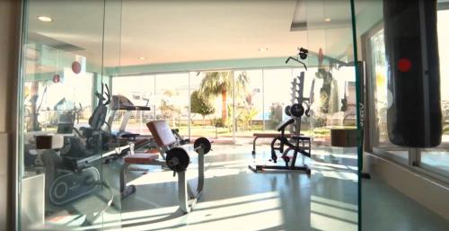 Fitness centrum a/nebo fitness zařízení v ubytování 4 N Suite 2