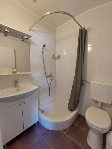 Koupelna v ubytování Apartments Oliva