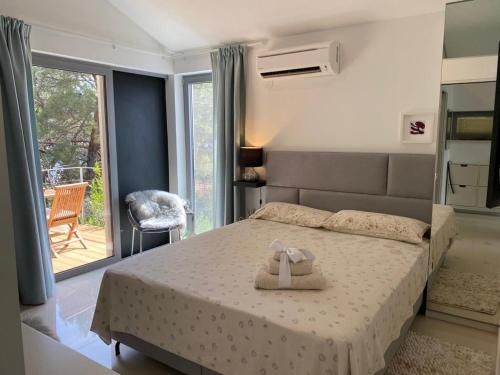 a bedroom with a bed with two towels on it at Villa del Mar in Mali Lošinj