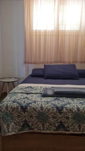 Ένα ή περισσότερα κρεβάτια σε δωμάτιο στο Sunflower residence first line by the sea
