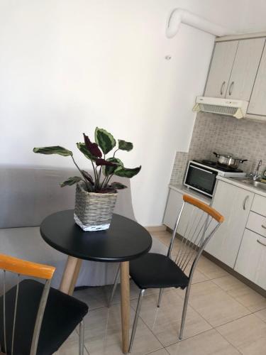 Dapur atau dapur kecil di moschoula studios plaka