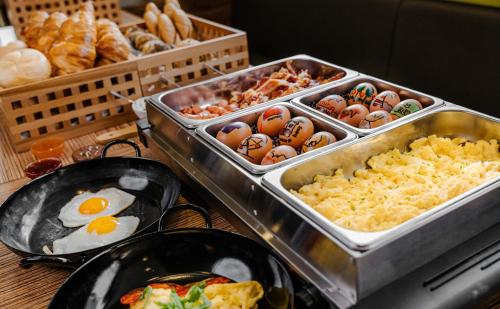 ホテルの敷地内または近くでの食事または食べ物