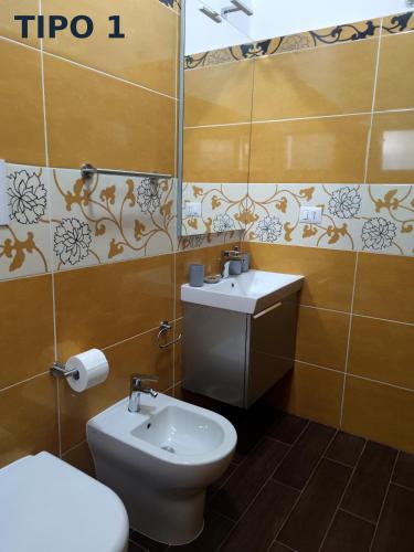 a bathroom with a toilet and a sink at Villa Eulalia in Capo Vaticano