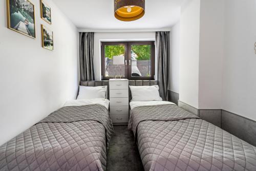Postel nebo postele na pokoji v ubytování Apartamenty Z Widokiem Na Mazury Jezioro Czos Sauna Jacuzzi