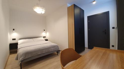 Ferrata Apartamenty Zakopaneにあるベッド