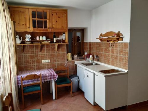 Kuchyň nebo kuchyňský kout v ubytování Apartment Katarina