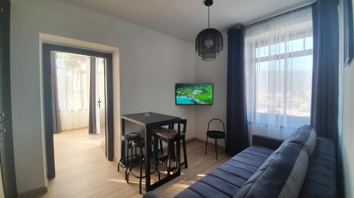 Ferrata Apartamenty Zakopaneにあるテレビまたはエンターテインメントセンター