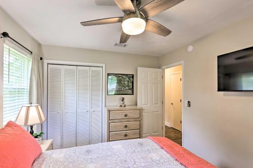 a bedroom with a bed and a ceiling fan at about 8 Mi to FSU Bright Tallahassee Retreat! in Tallahassee
