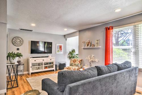 Charming Beaverton Home, Backyard with Fire Pit – Photos 3