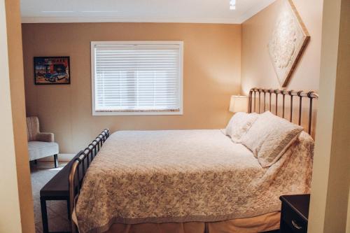 מיטה או מיטות בחדר ב-River Place Condos #103 2BD