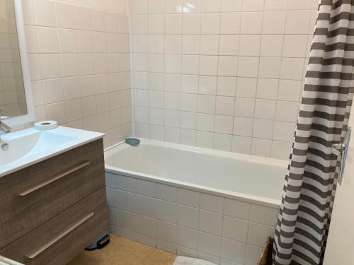 Bilik mandi di Orchidée 1 et 2_ départ de randonnées