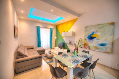 Spacious and beautifully furnished 3 bedrooms/3bathrooms apartment with 2 balconies WVID1-1