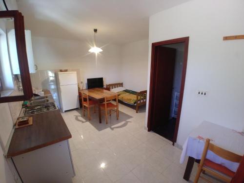 Dapur atau dapur kecil di Apartments Bubica