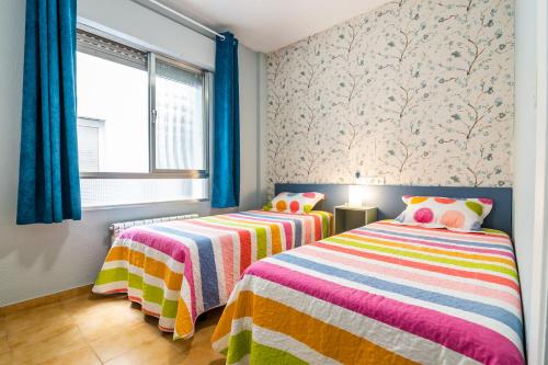 A bed or beds in a room at tuGuest Manuel de Falla Apartment