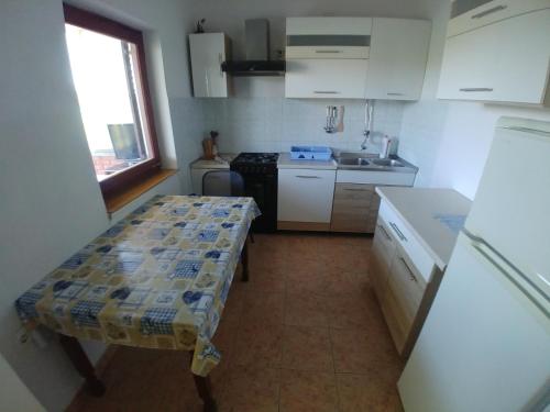 Dapur atau dapur kecil di Apartments Bubica