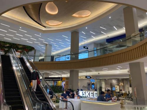people sitting at tables in a shopping mall at Casanty at Benson Apartment in Lontar