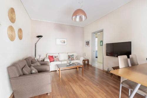 Heart of Koukaki flat, near Acropolis & Filopappou