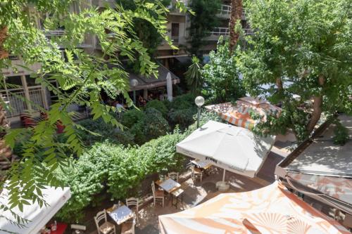 Heart of Koukaki flat, near Acropolis & Filopappou