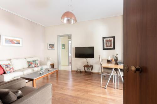 Heart of Koukaki flat, near Acropolis & Filopappou