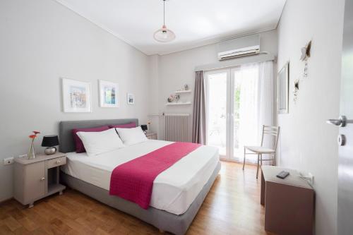 Heart of Koukaki flat, near Acropolis & Filopappou
