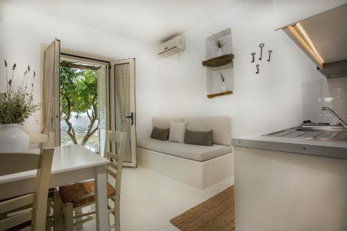 Kuchyň nebo kuchyňský kout v ubytování Lithos Villas