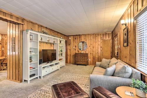 Idyllwild-Pine Cove Cabin with Expansive Deck! – Photos 3
