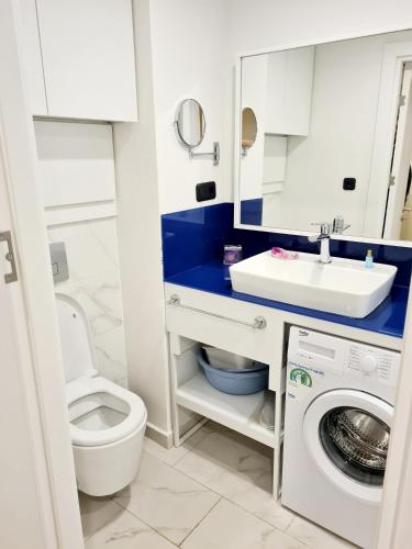Koupelna v ubytování ORBY CITY HOTEL 5*