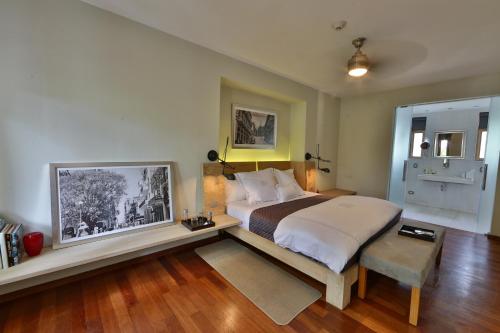 Postel nebo postele na pokoji v ubytování Billini Hotel, Historic Luxury