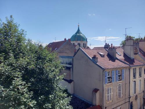 Zdjęcie z galerii obiektu Belle Vue Centre-Ville Historique de Dijon. w mieście Dijon