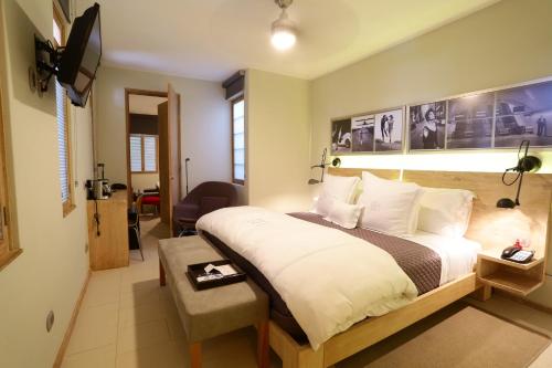 TV a/nebo společenská místnost v ubytování Billini Hotel, Historic Luxury