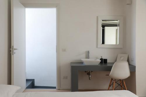 a bathroom with a sink and a mirror at Casa Lupita in Favara