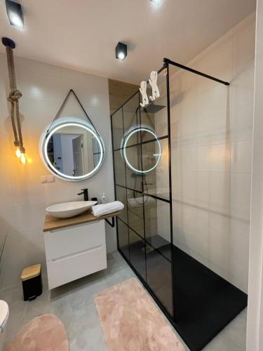 a bathroom with a sink and a mirror at Apartament Nadmorski - Plac Unii - Parking in Gdynia