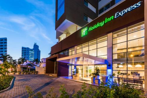 a building with a sign that reads the walking inn at Holiday Inn Express - Cartagena Bocagrande by IHG in Cartagena de Indias